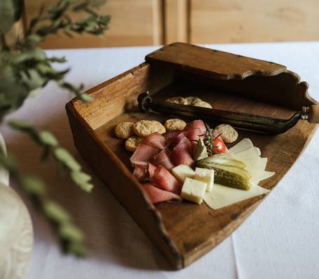 South Tyrolean bacon platter with fresh bread and alpine snacks at Hotel Bauhof South Tyrolean bacon platter with fresh bread and alpine snacks at Hotel Bauhof
